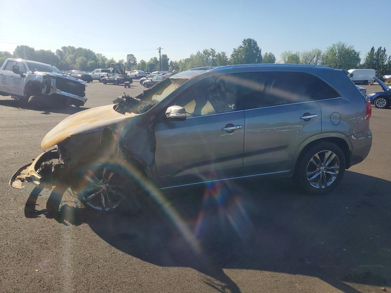 Salvage Kia Sorento Image