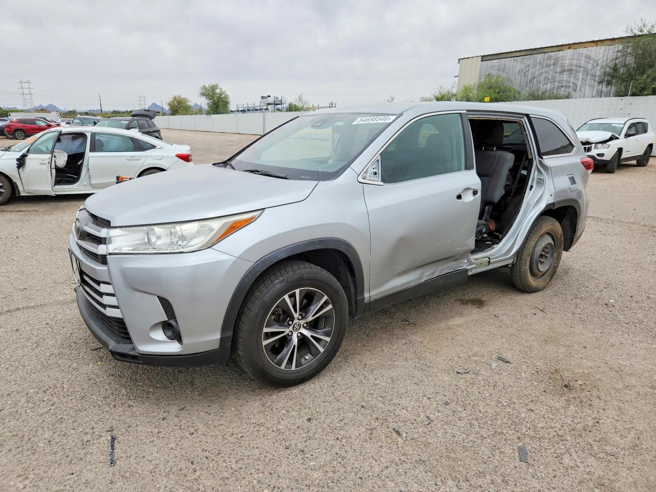 Salvage Toyota Highlander Image