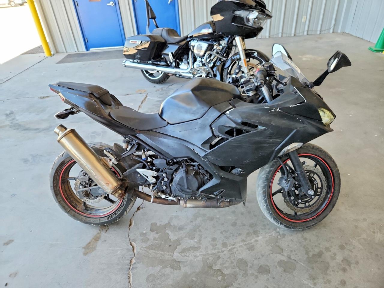 Salvage Kawasaki Ex400 Image