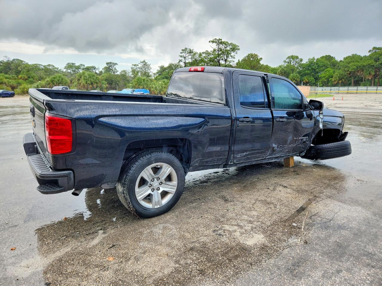 Chevrolet Silverado C1500 Custom