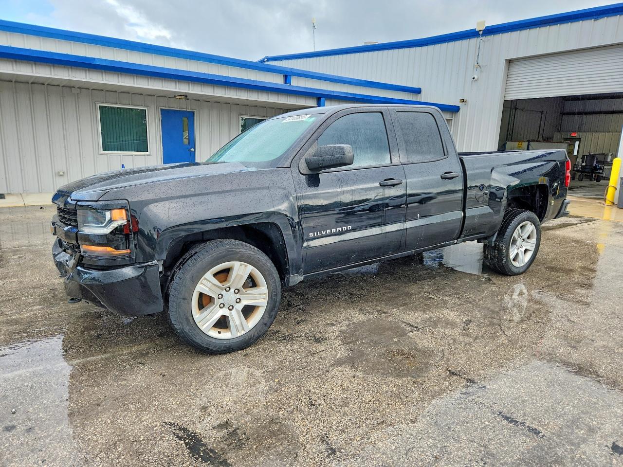 Salvage Chevrolet Silverado Image