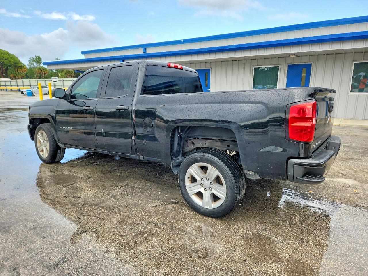 Chevrolet Silverado C1500 Custom