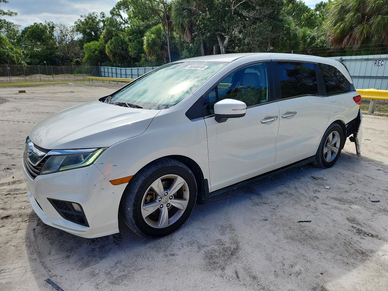 Salvage Honda Odyssey Image