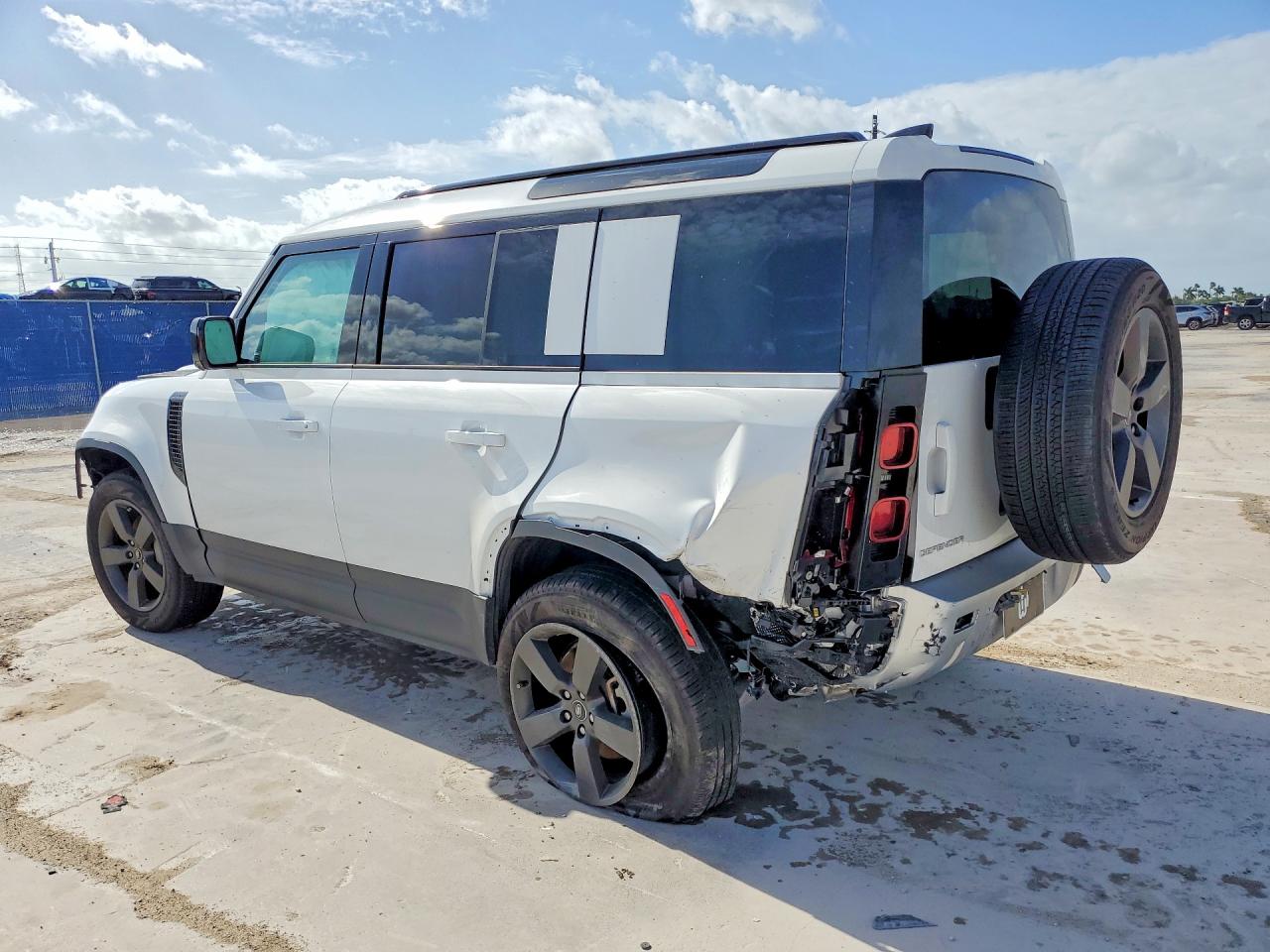 Land Rover Defender 110 S