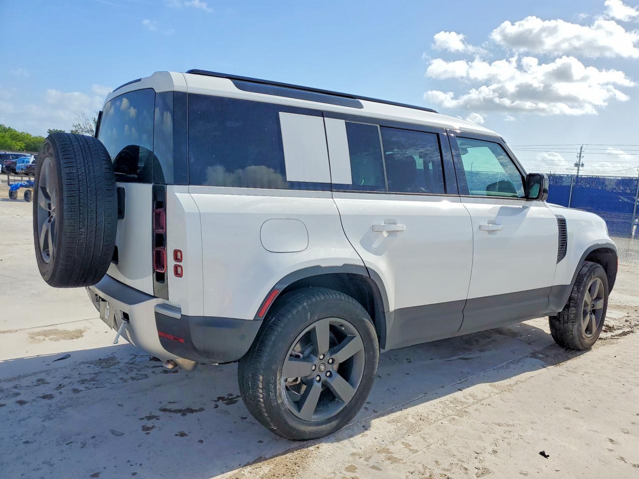 Land Rover Defender 110 S