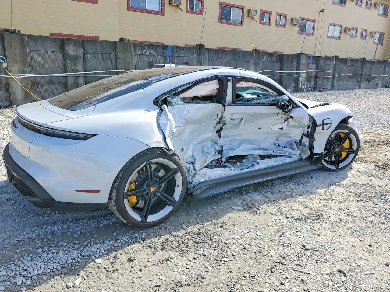 Porsche Taycan Turbo