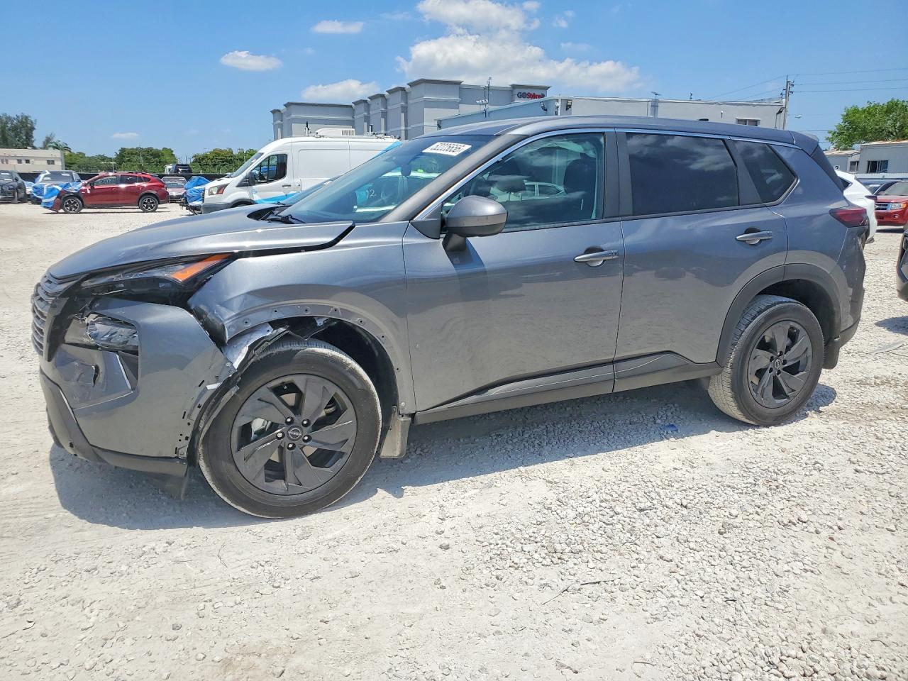 Salvage Nissan Rogue Image