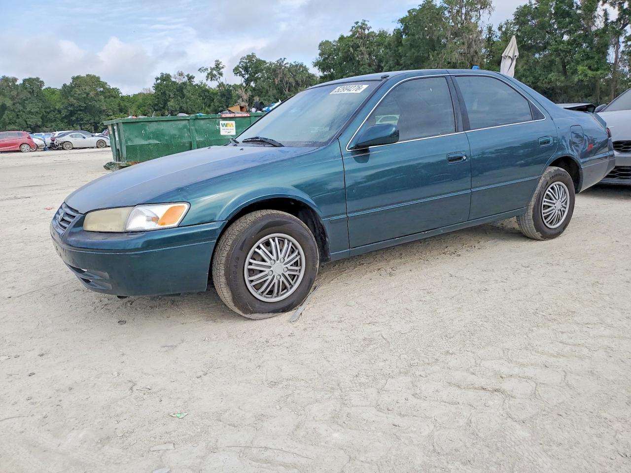 Salvage Toyota Camry Image