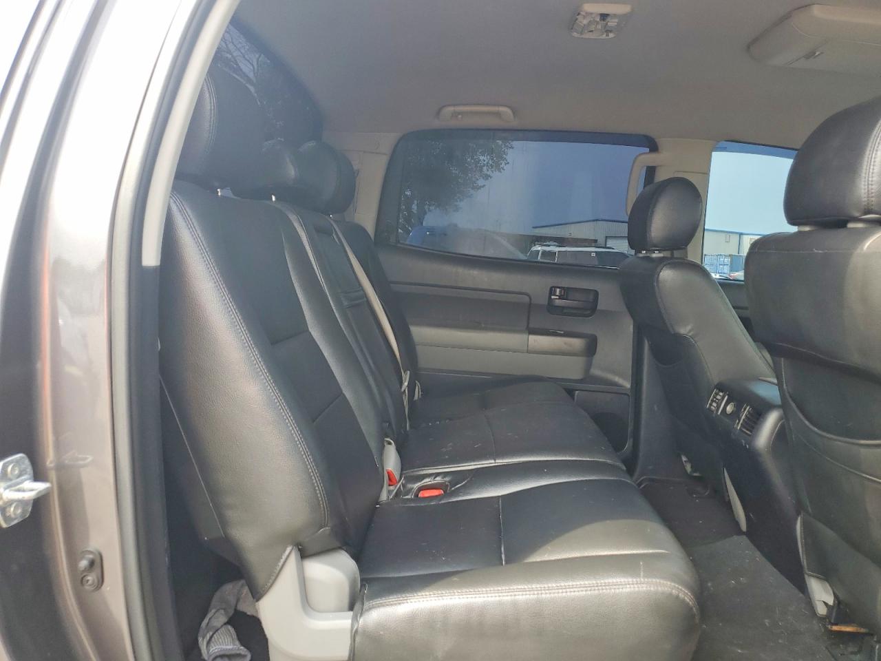 Toyota Tundra Crewmax Sr5