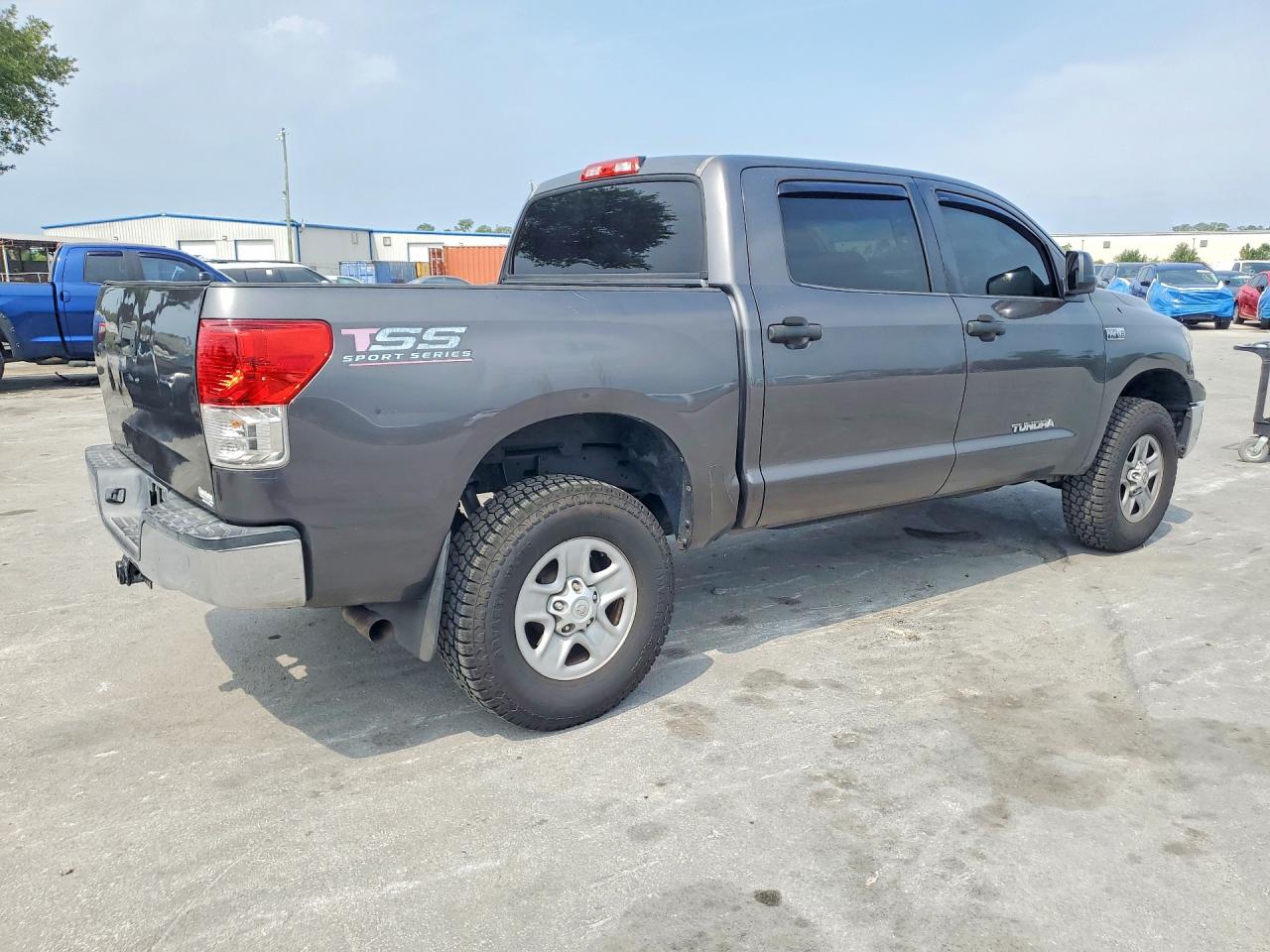 Toyota Tundra Crewmax Sr5