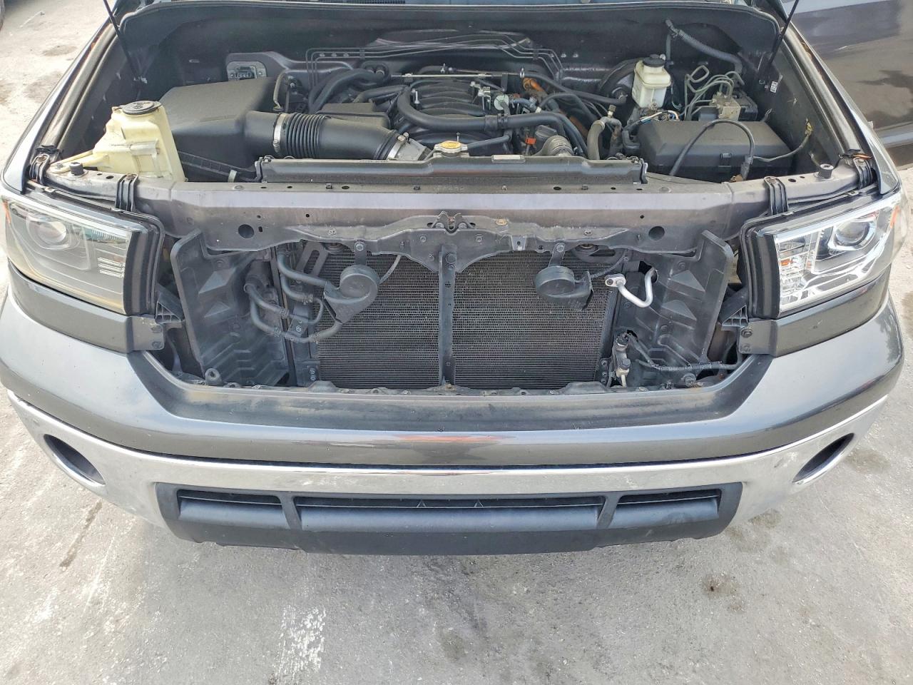 Toyota Tundra Crewmax Sr5