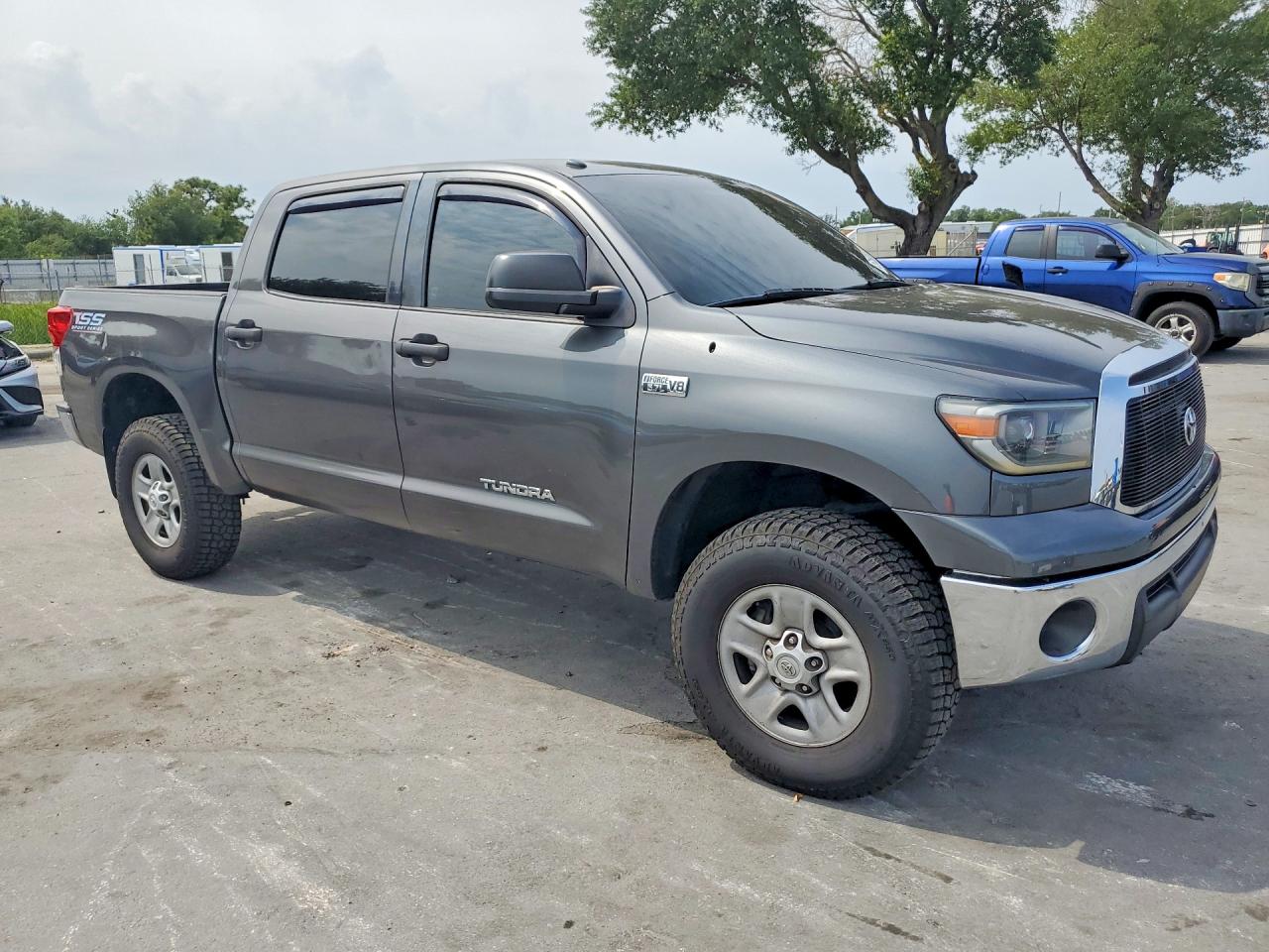 Toyota Tundra Crewmax Sr5