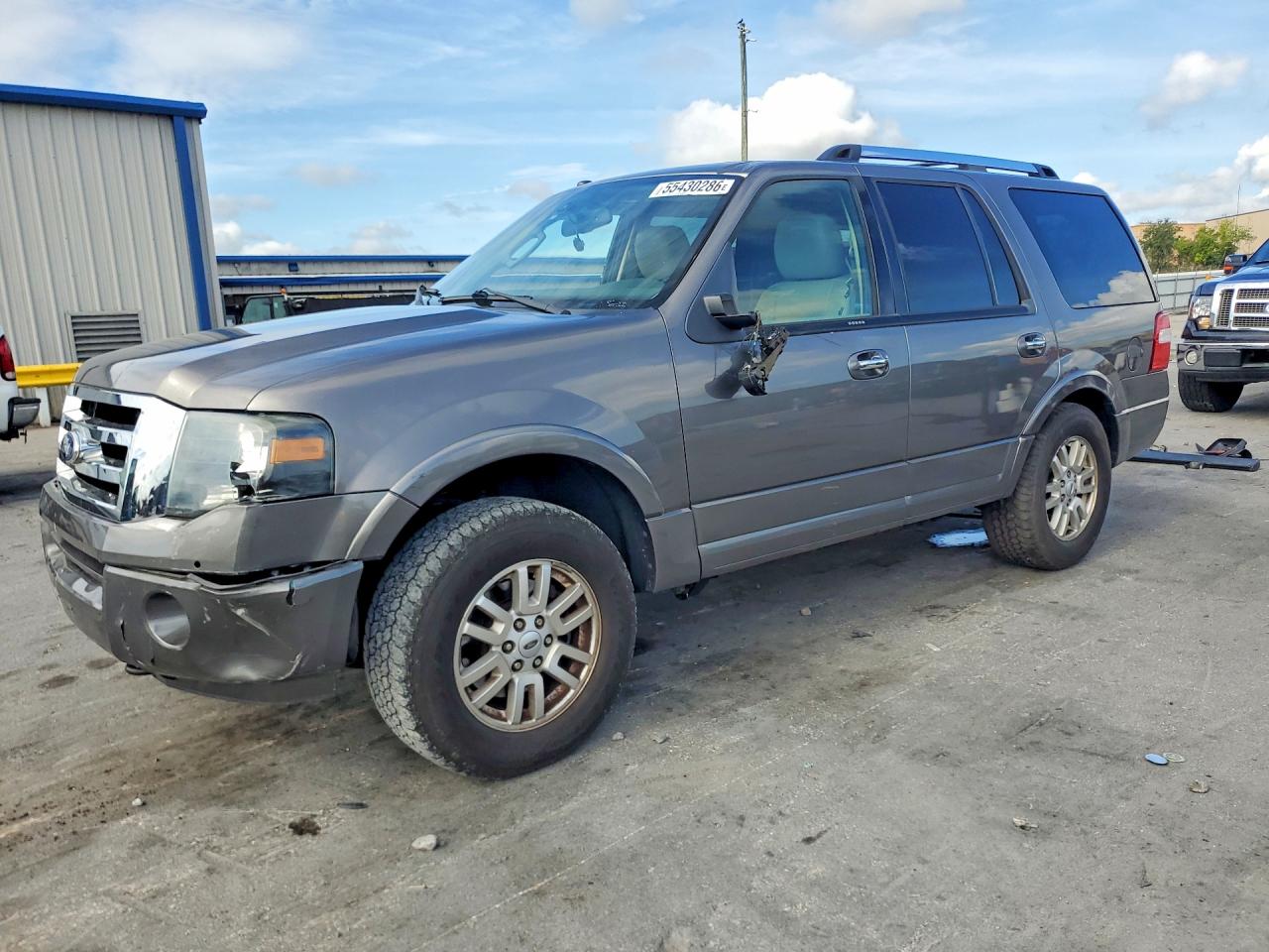 Salvage Ford Expedition Image