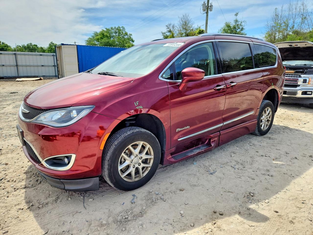 Salvage Chrysler Pacifica Image