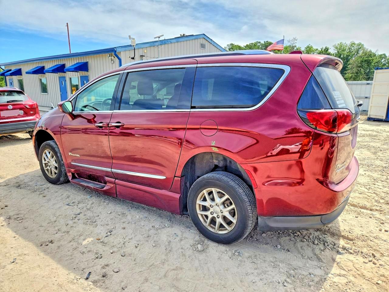 Chrysler Pacifica Touring L