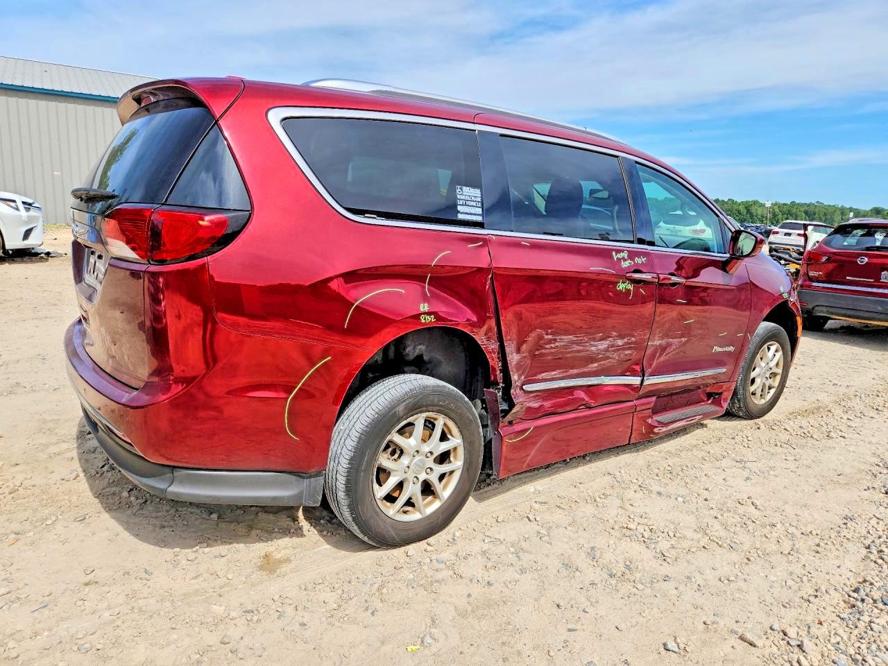 Chrysler Pacifica Touring L