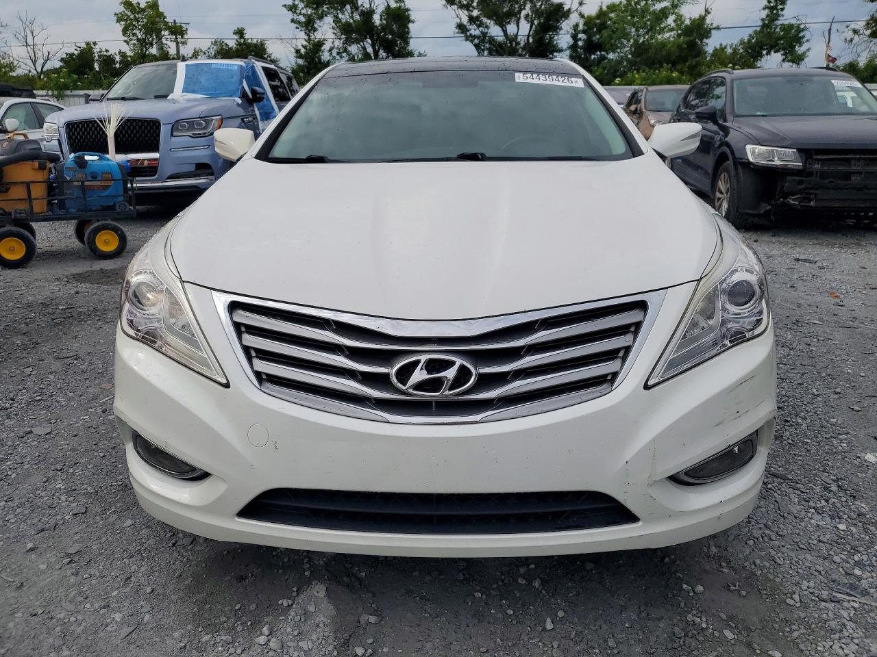 Hyundai Azera Base