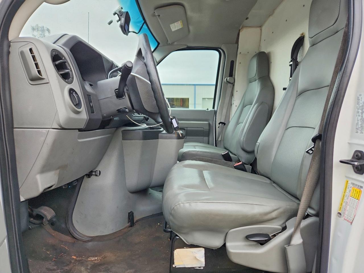 Ford Econoline E350 Super Duty Van