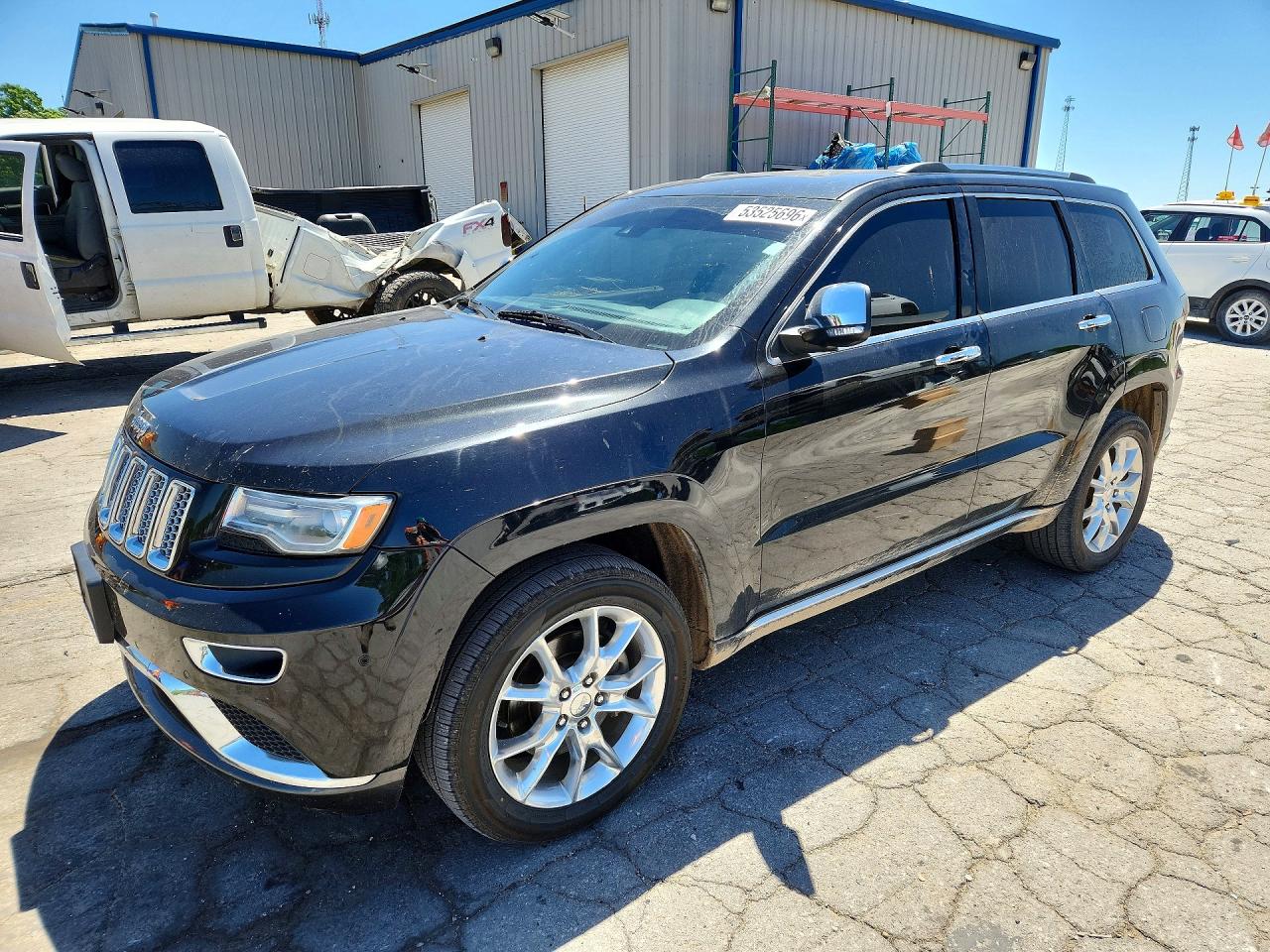 Salvage Jeep Cherokee Image