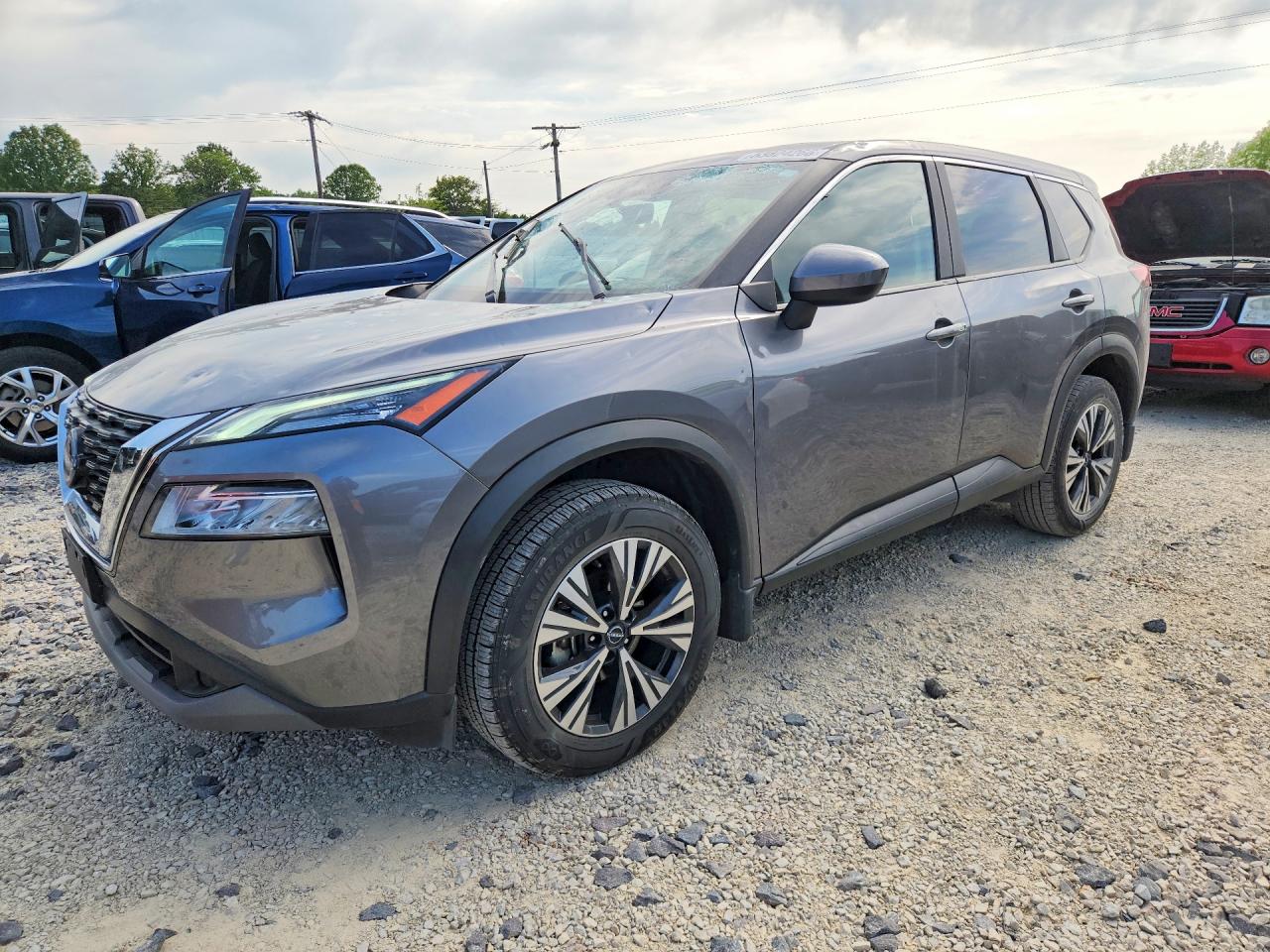Salvage Nissan Rogue Image