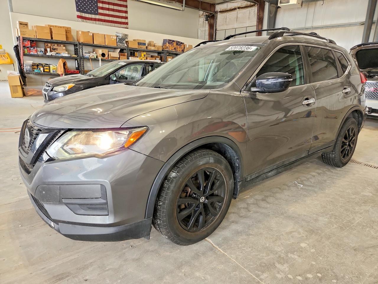 Salvage Nissan Rogue Image