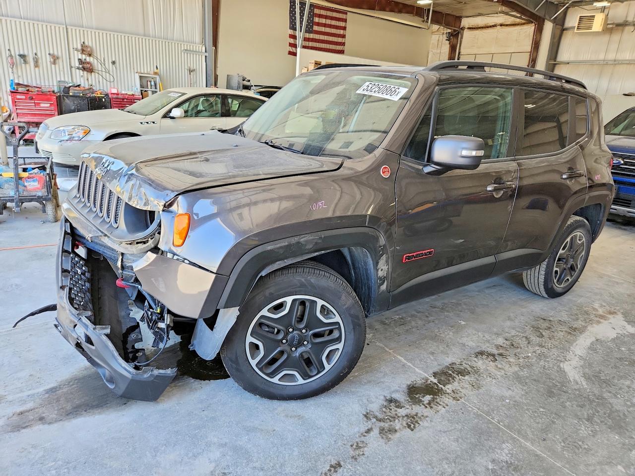 Salvage Jeep Renegade Image
