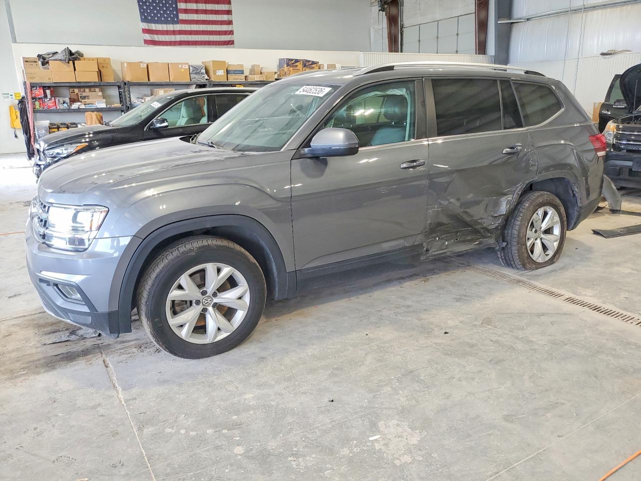 Salvage Volkswagen Atlas Image