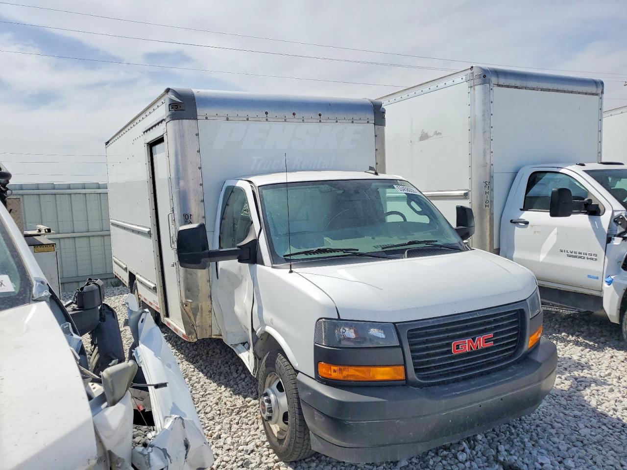 Salvage GMC Savana Image