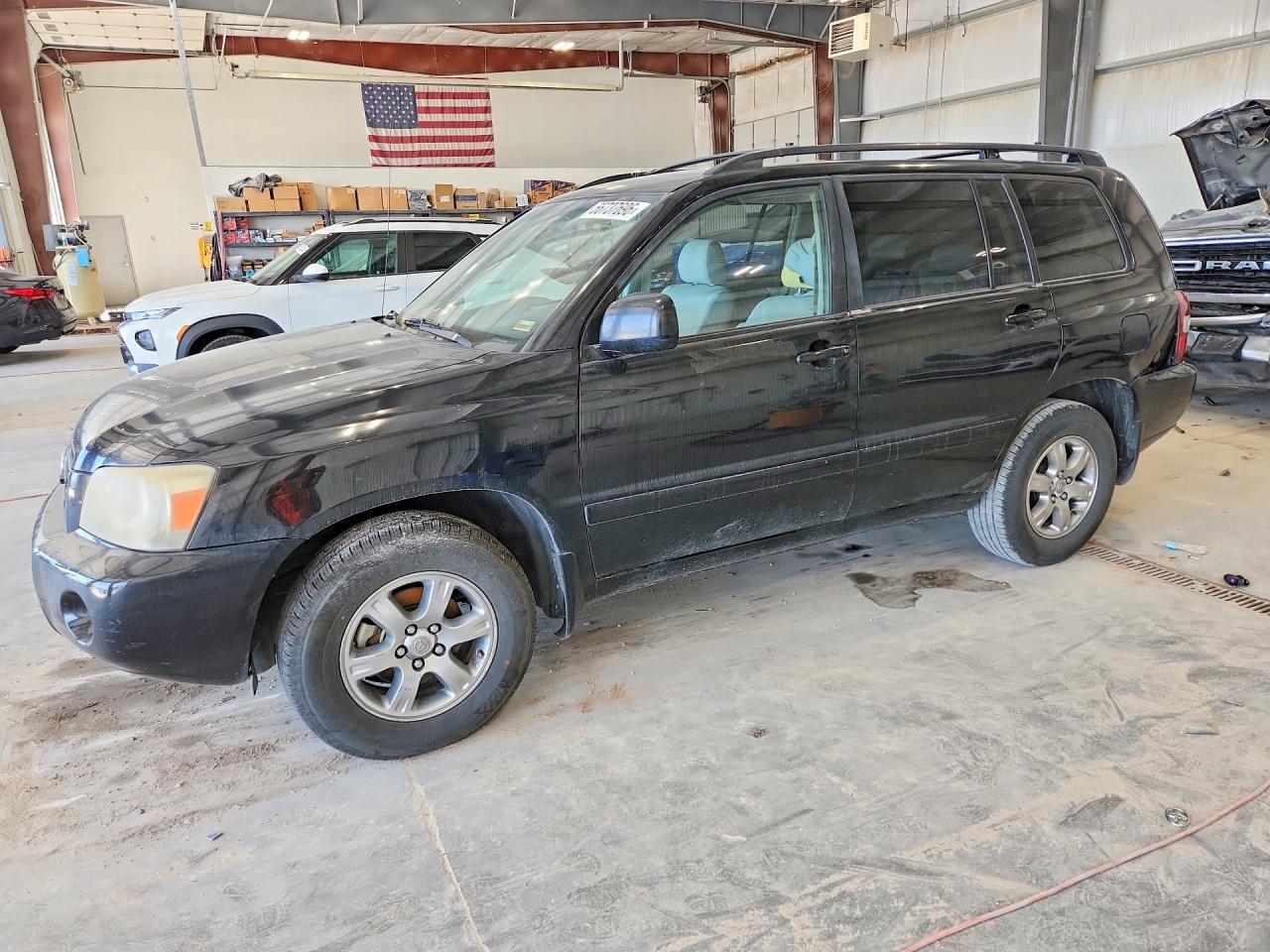 Salvage Toyota Highlander Image