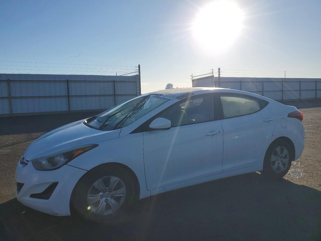 Salvage Hyundai ELANTRA Image