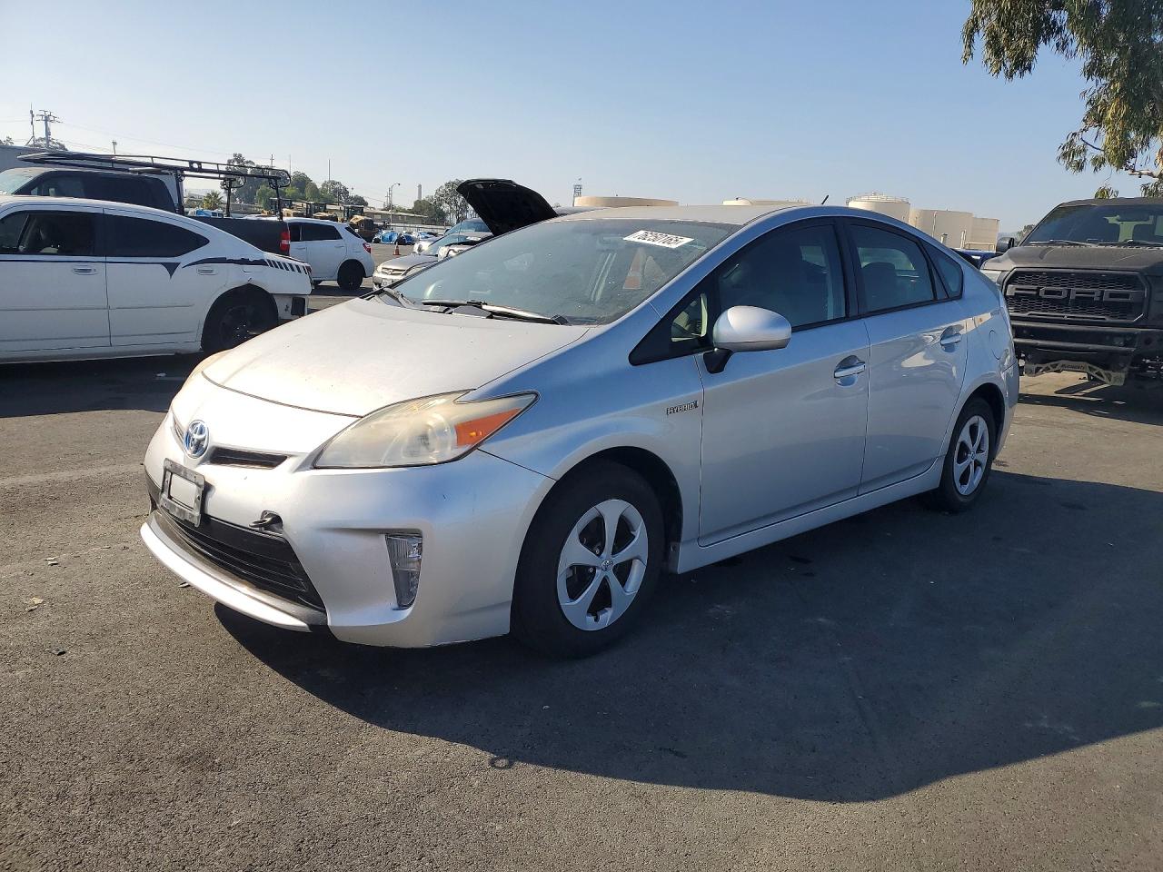 Salvage Toyota Prius Image