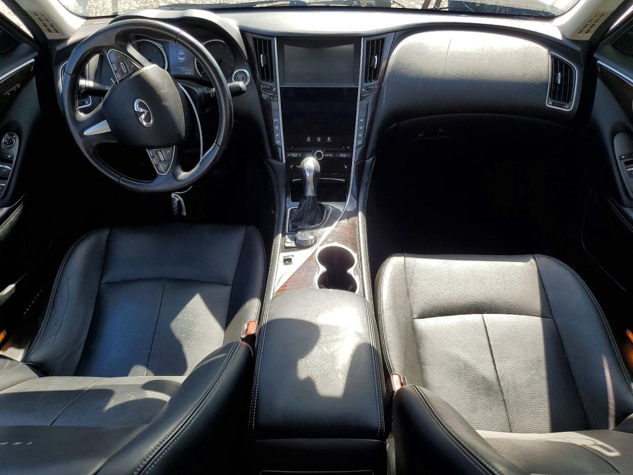 INFINITI Q50 Premium