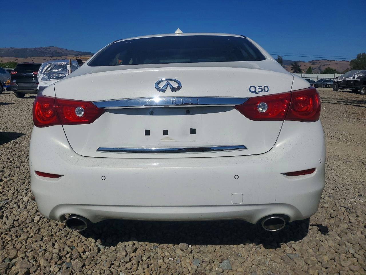 INFINITI Q50 Premium