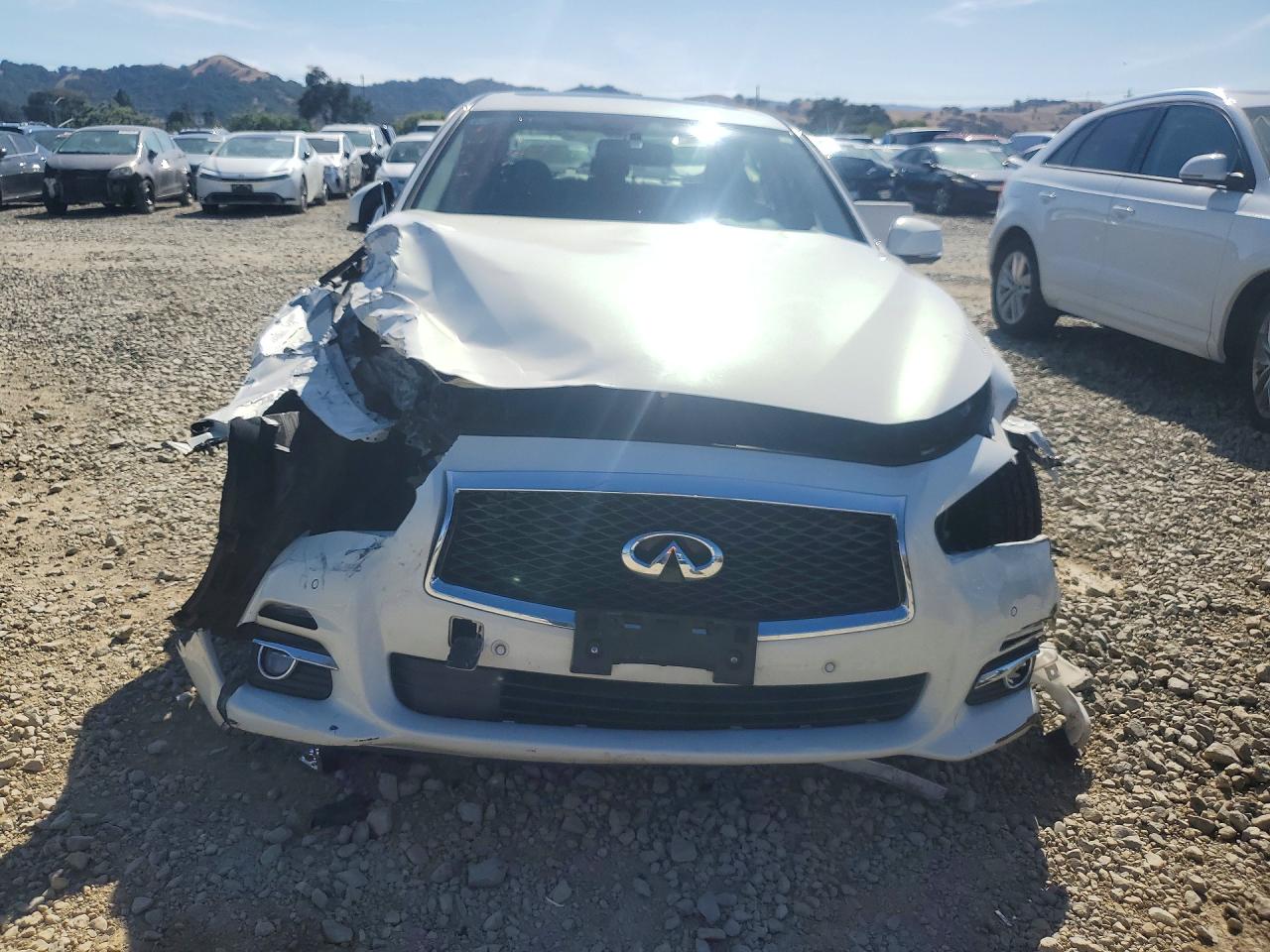 INFINITI Q50 Premium