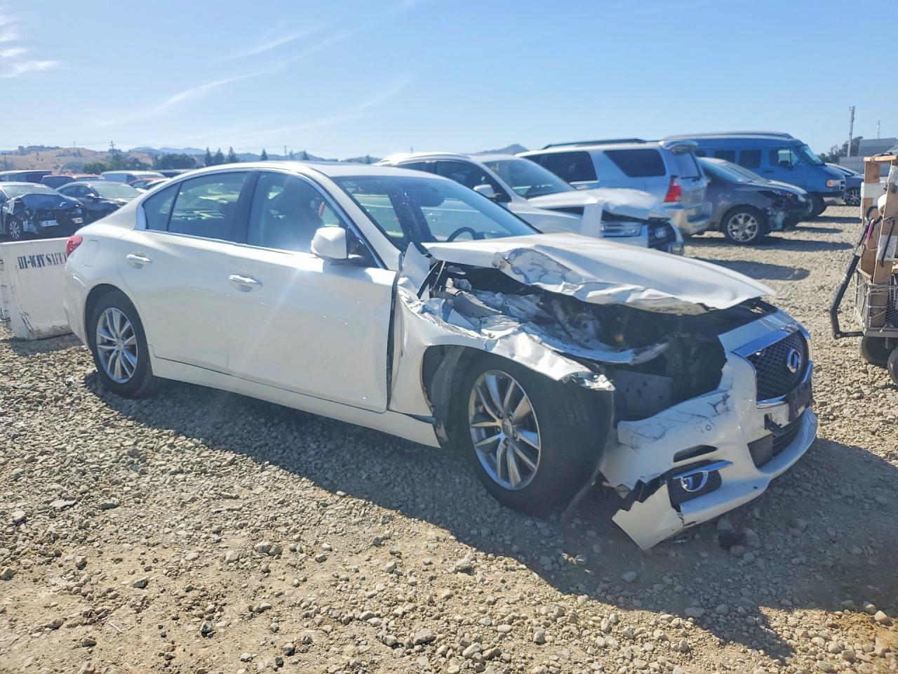 INFINITI Q50 Premium