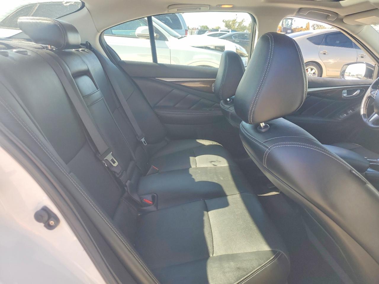 INFINITI Q50 Premium