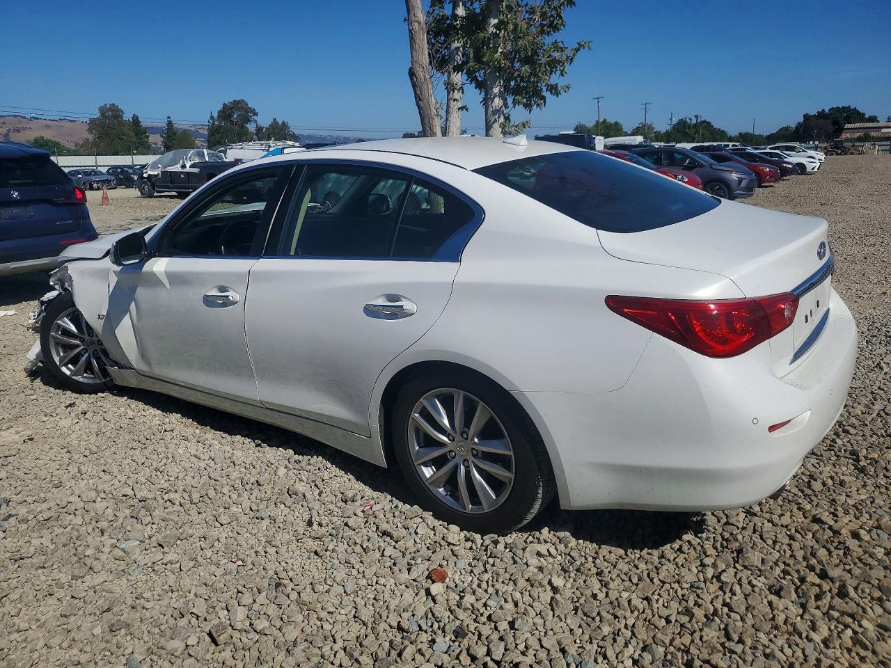 INFINITI Q50 Premium
