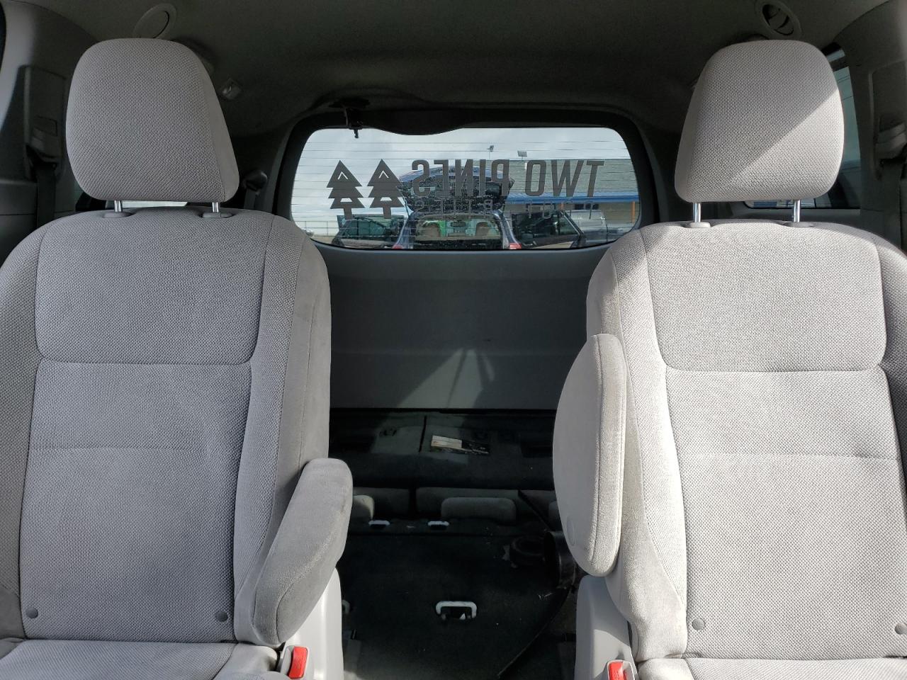Toyota Sienna L