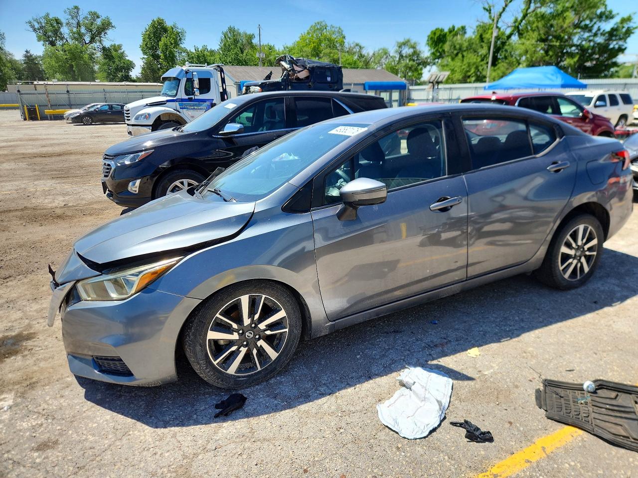 Salvage Nissan Versa Image