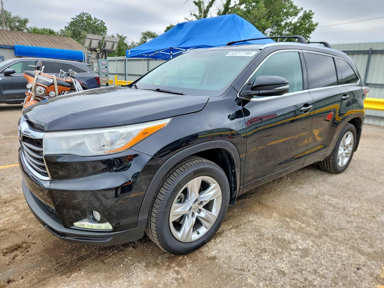 Salvage Toyota Highlander Image