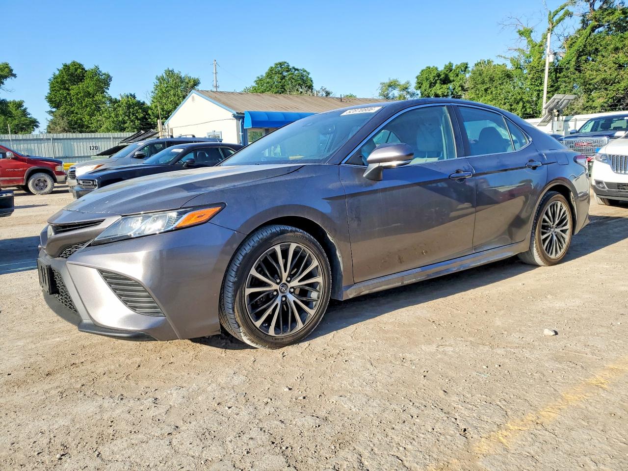 Salvage Toyota Camry Image