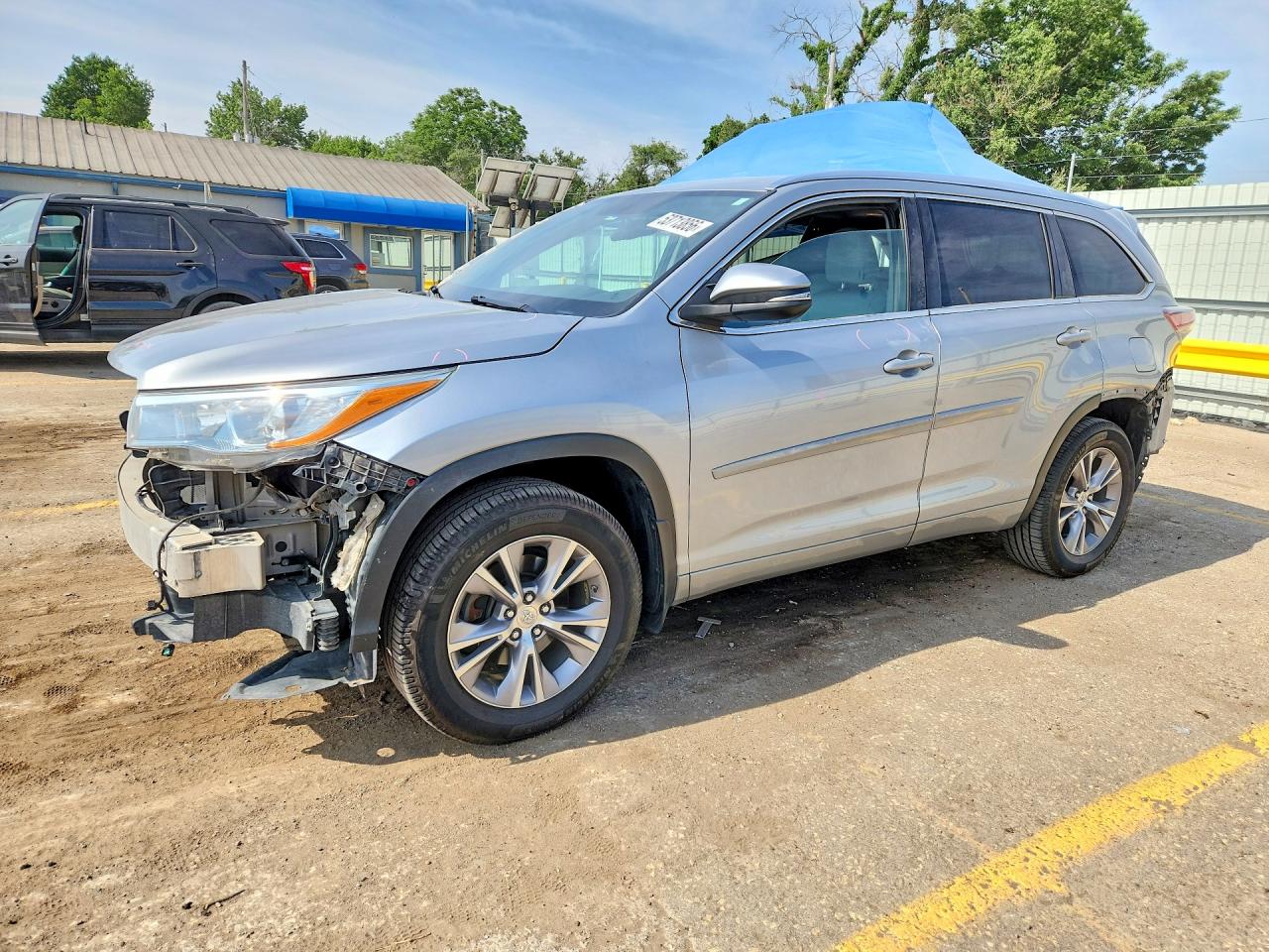 Salvage Toyota Highlander Image