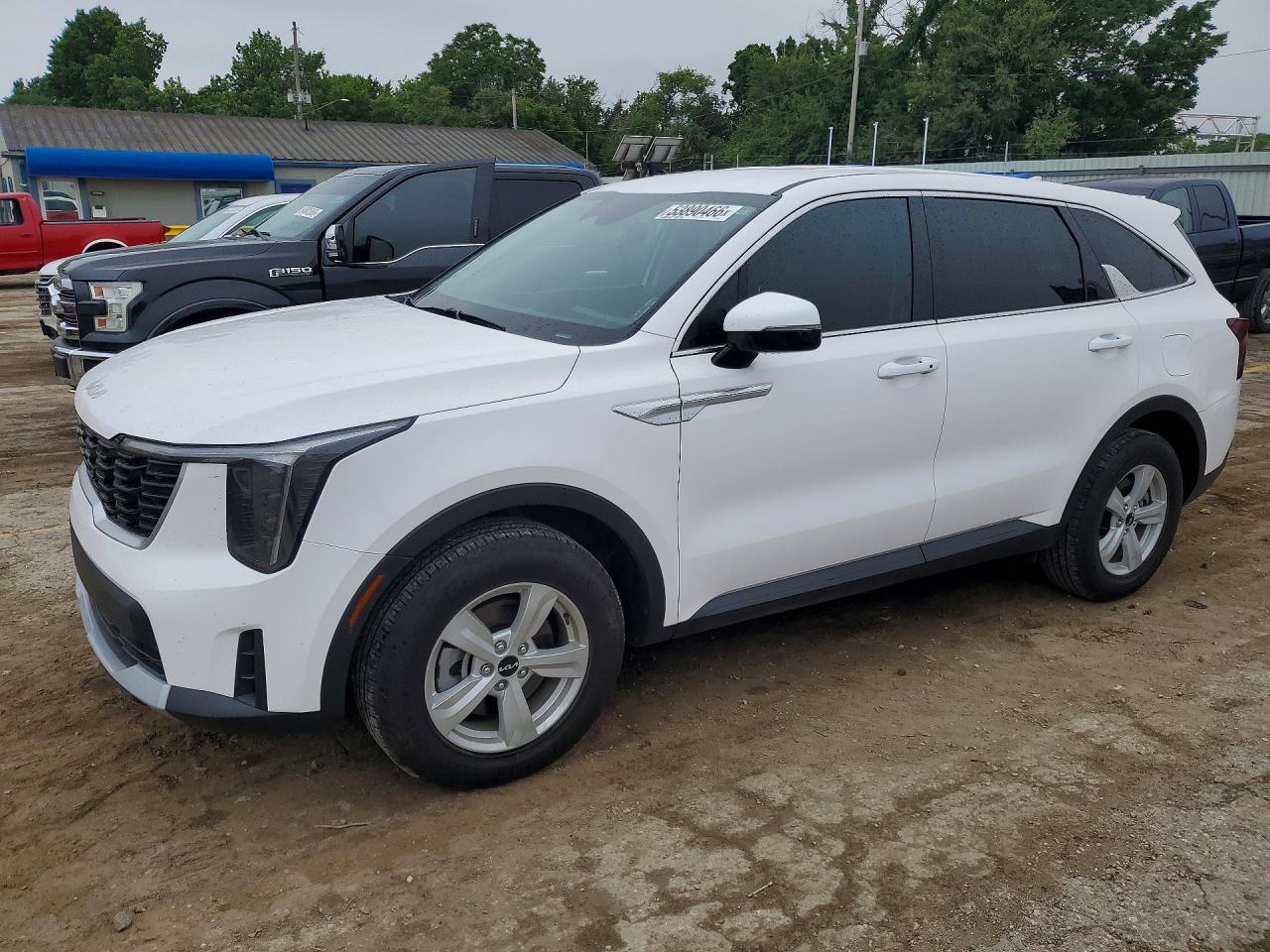 Salvage Kia Sorento Image