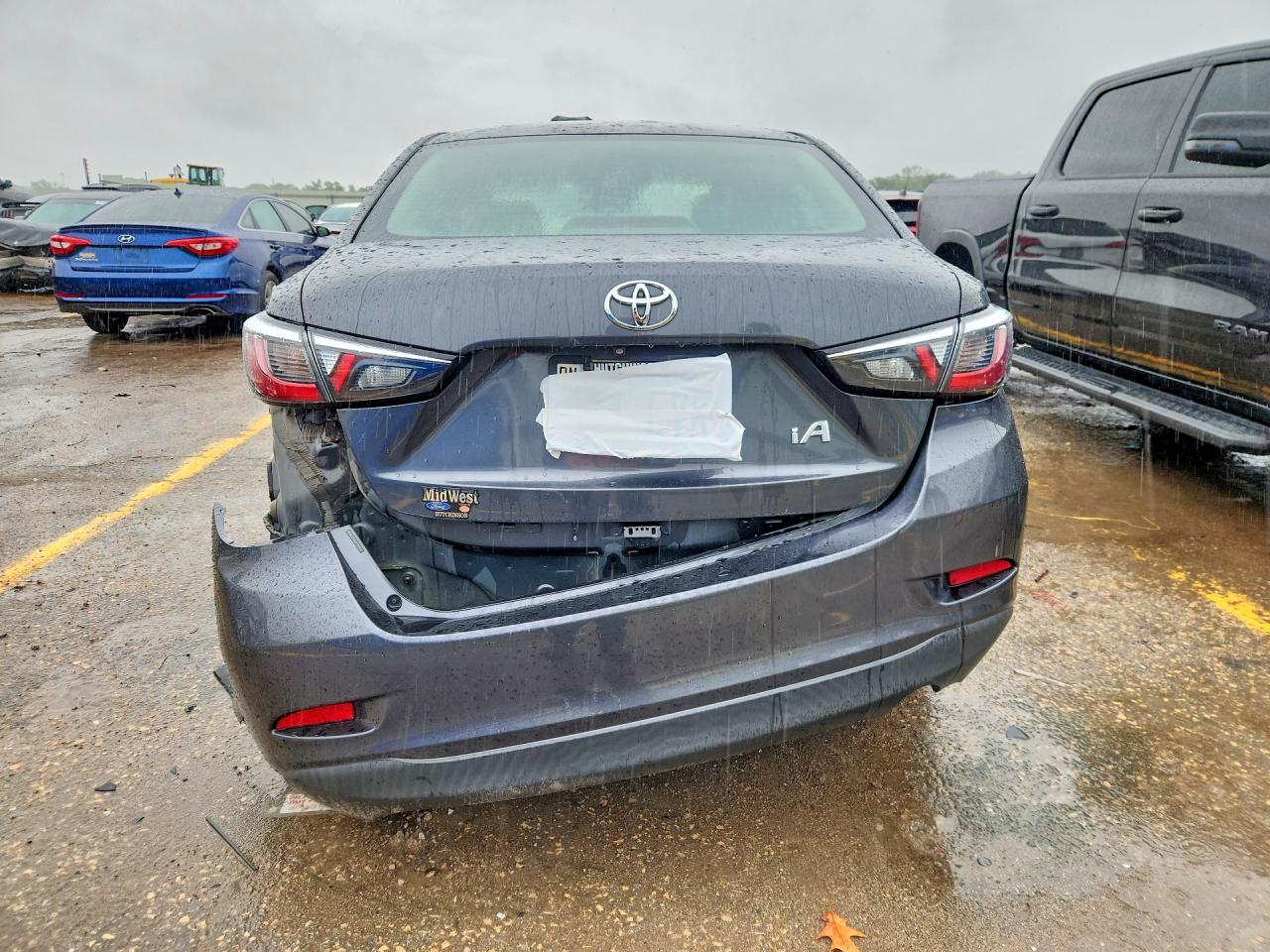 Toyota Yaris Base