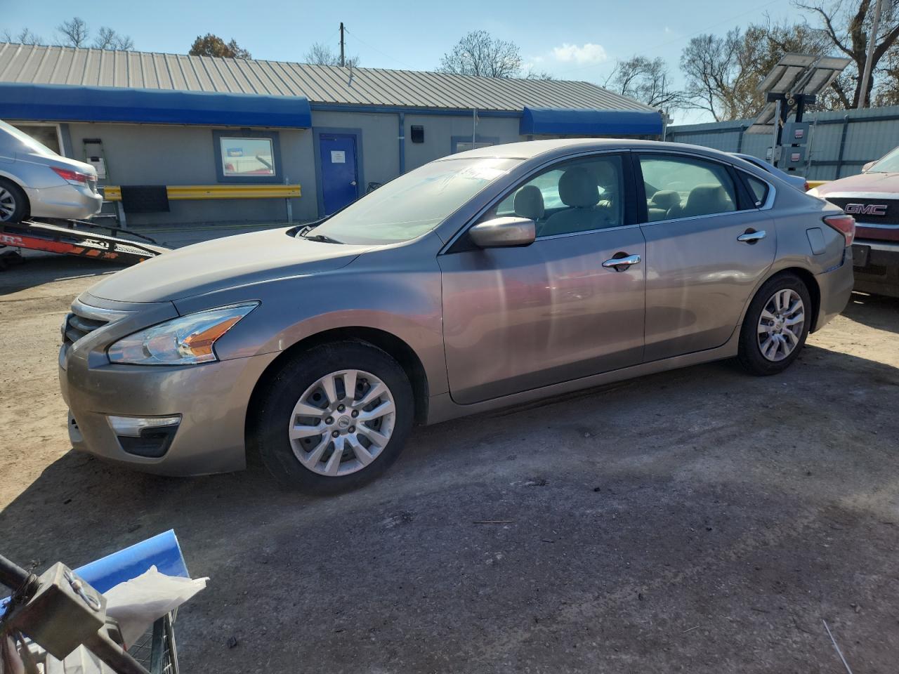 Salvage Nissan Altima Image