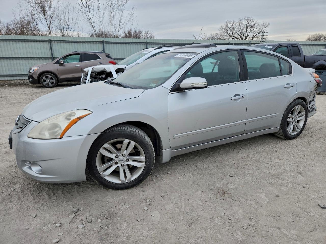 Salvage Nissan Altima Image