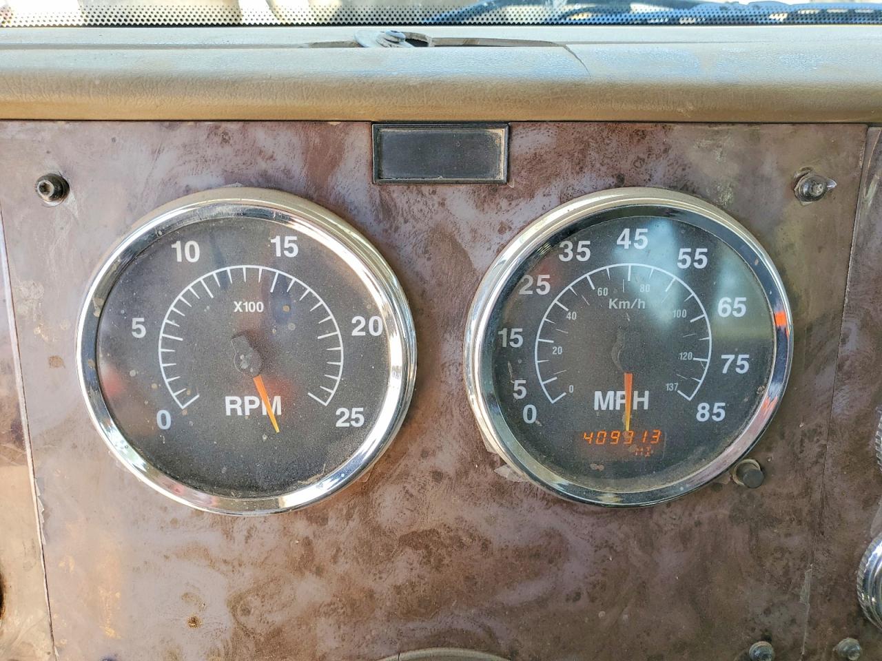 International 9200i