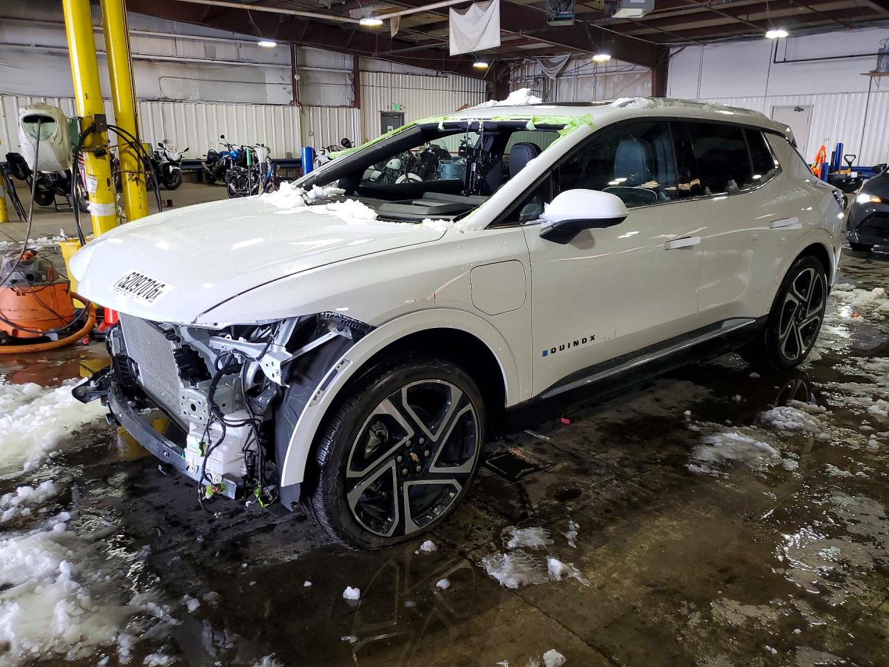 Salvage Chevrolet Equinox Image