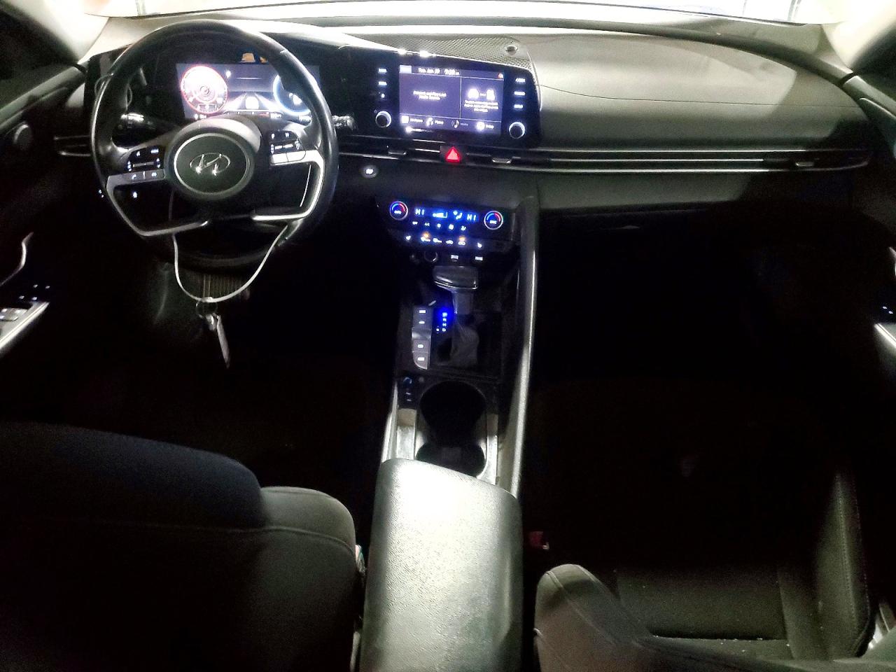 Hyundai ELANTRA Sel