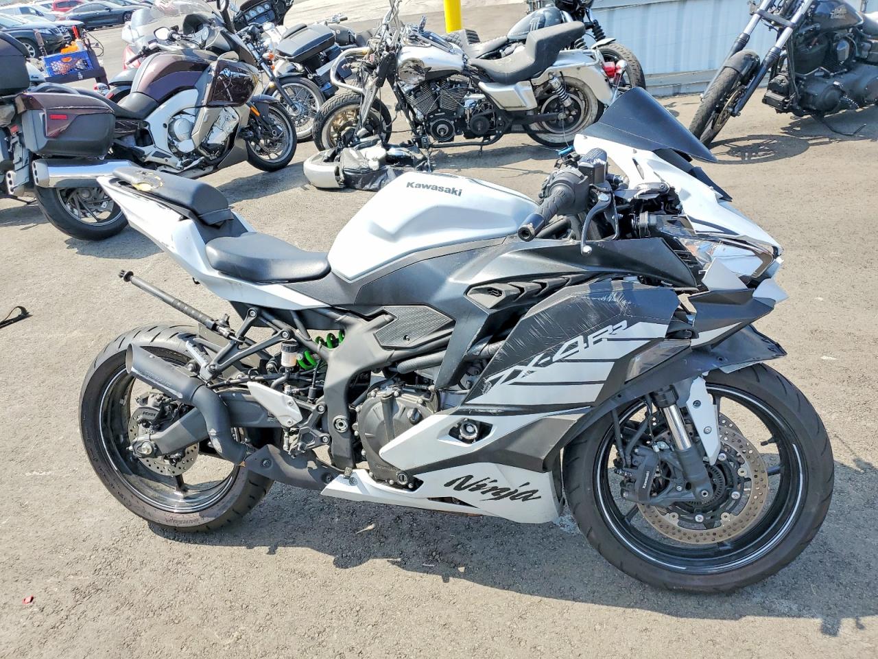 Salvage Kawasaki Zx400 Image